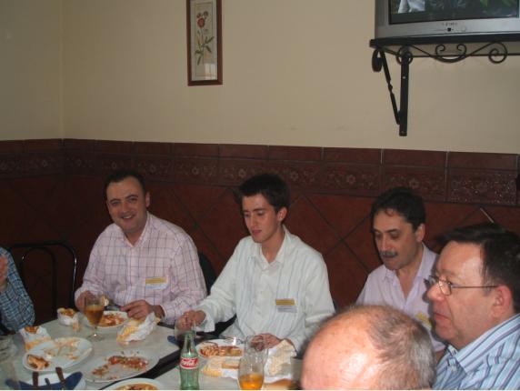 Ferrobús comiendo salmorejo.JPG