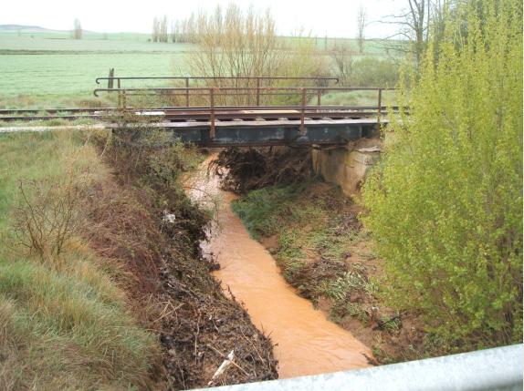 Alcantarilla de 4 m entre Morón de Almazán y Coscurita.JPG