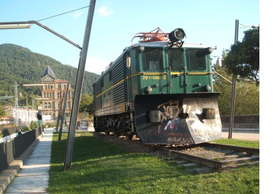 1006 y estación del Ripoll-Puigcerda.JPG