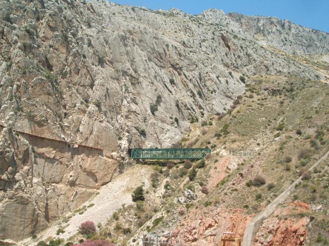 El Chorro, puente entre túneles entre Gobantes (desfiladero) y El Chorro.JPG